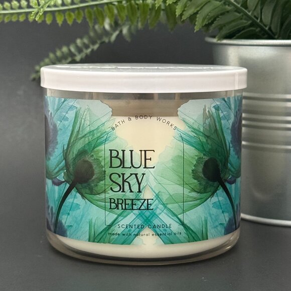 BBW Blue Sky Breeze Bath & Body Works 3 Wick Candle - Picture 1 of 10